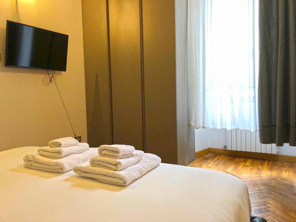 Castel Morrone Apartment Milan Luaran gambar